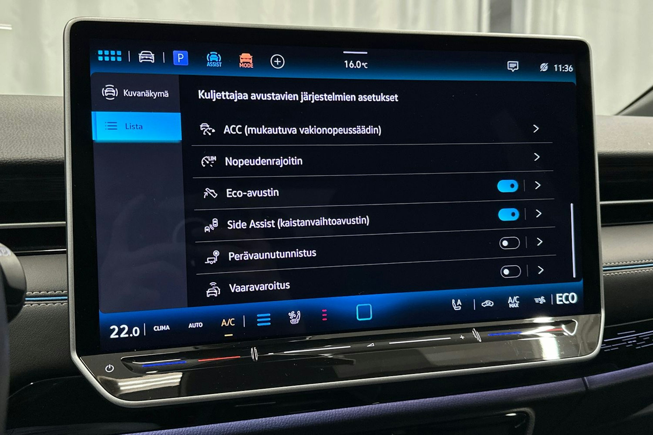 valkoinen Volkswagen ID.7 2024 kuva 27.