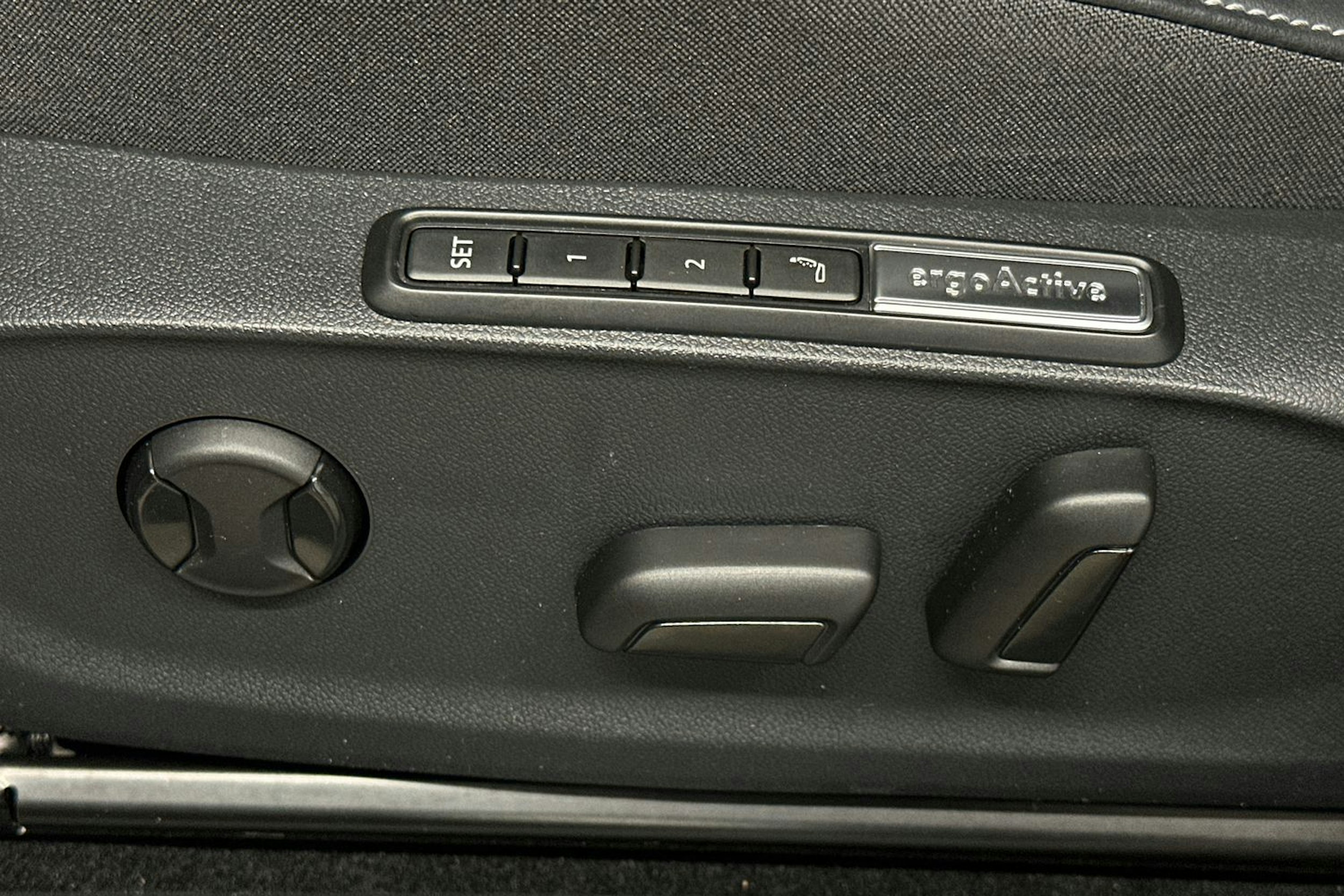 valkoinen Volkswagen ID.7 2024 kuva 33.