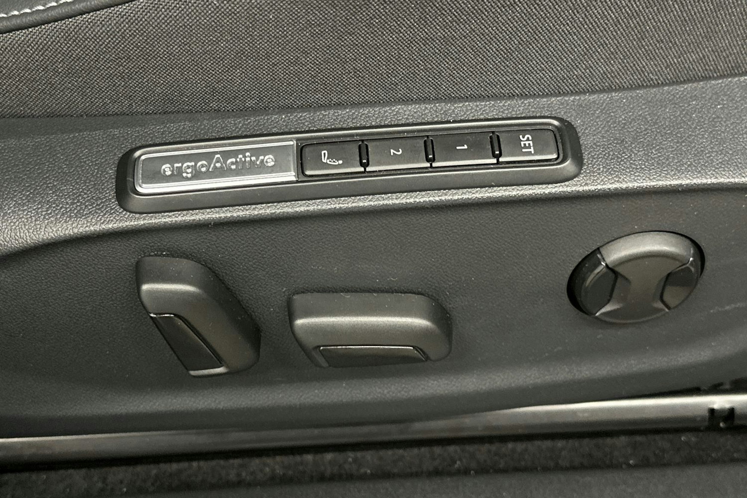 valkoinen Volkswagen ID.7 2024 kuva 34.