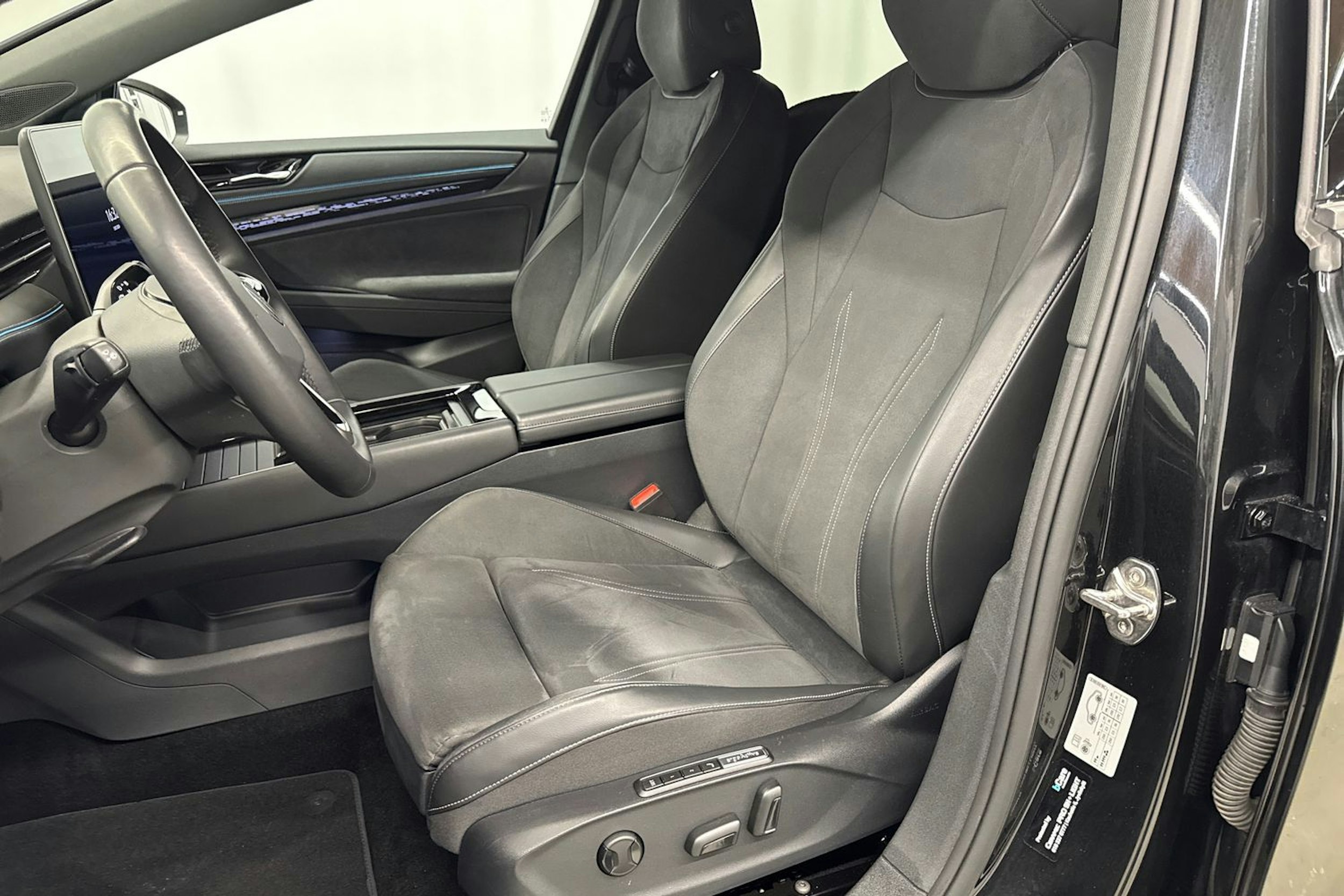 met. musta Volkswagen ID.7 2024 kuva 14.