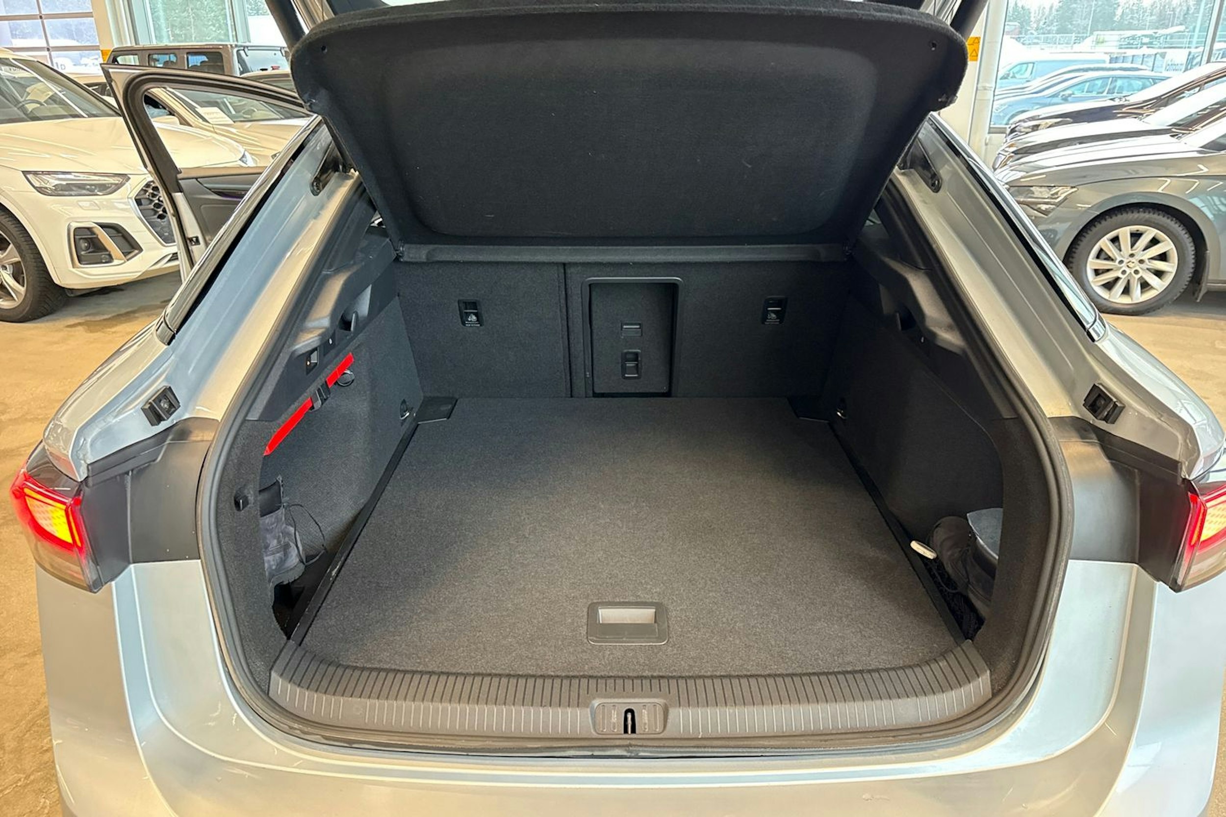 harmaa Volkswagen ID.7 2024 kuva 23.