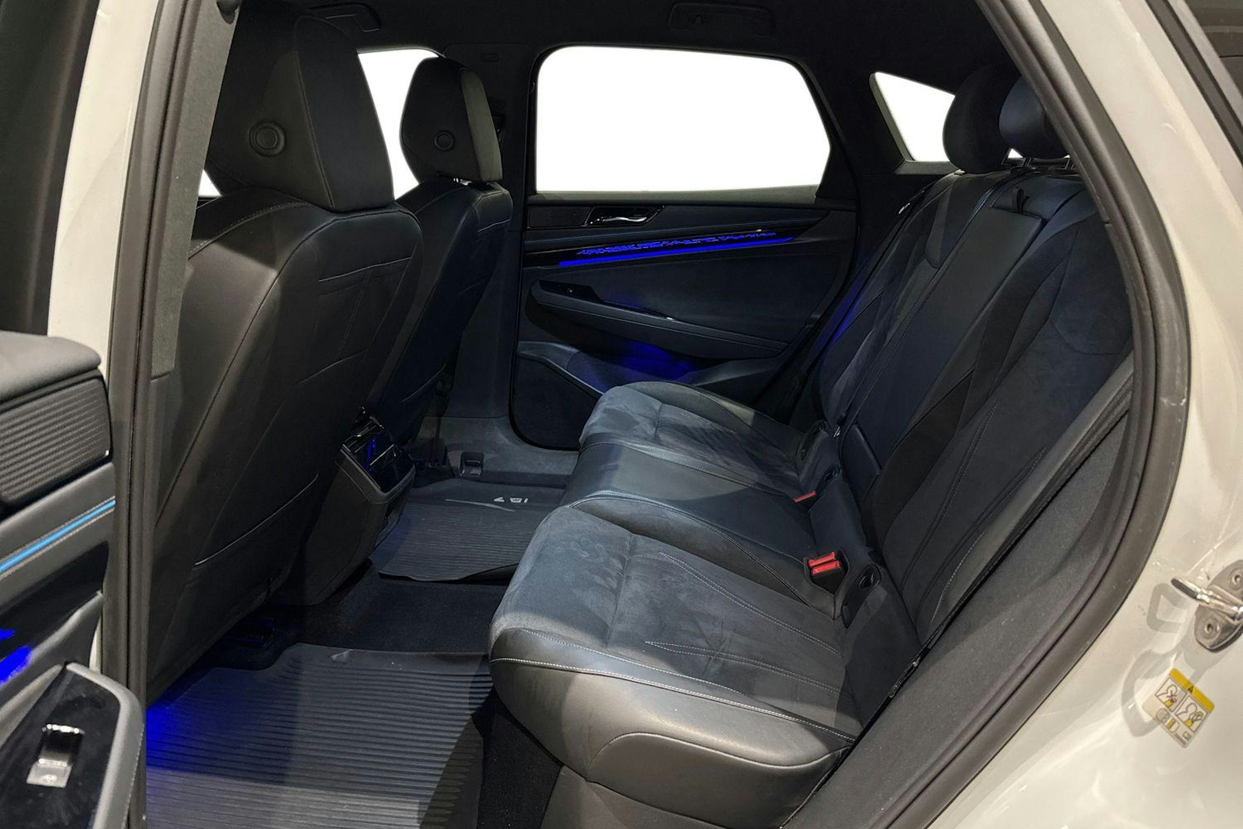 valkoinen Volkswagen ID.7 2024 kuva 10.