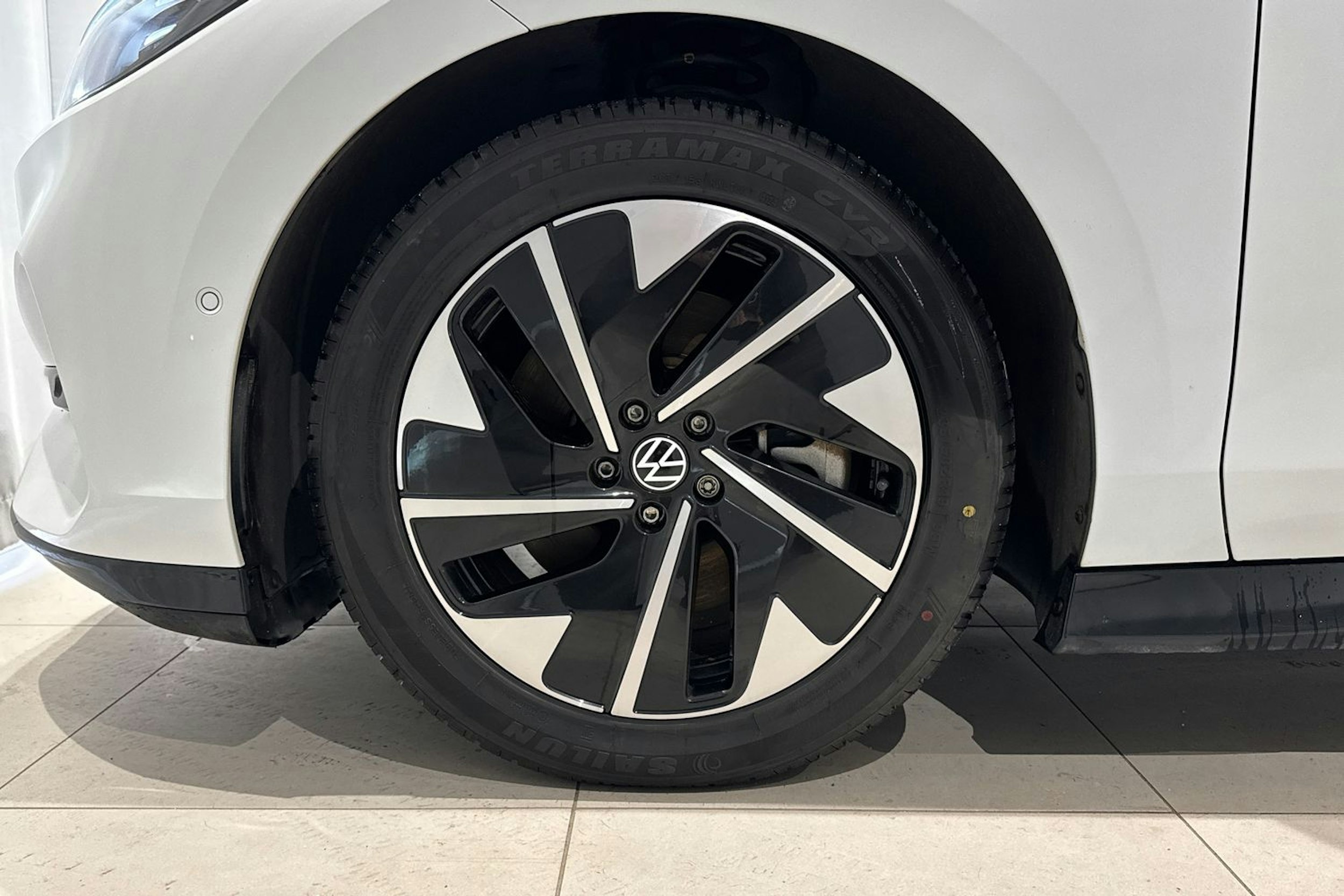 valkoinen Volkswagen ID.7 2024 kuva 11.