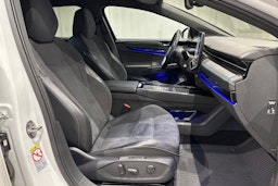 valkoinen Volkswagen ID.7 2024 kuva 16.