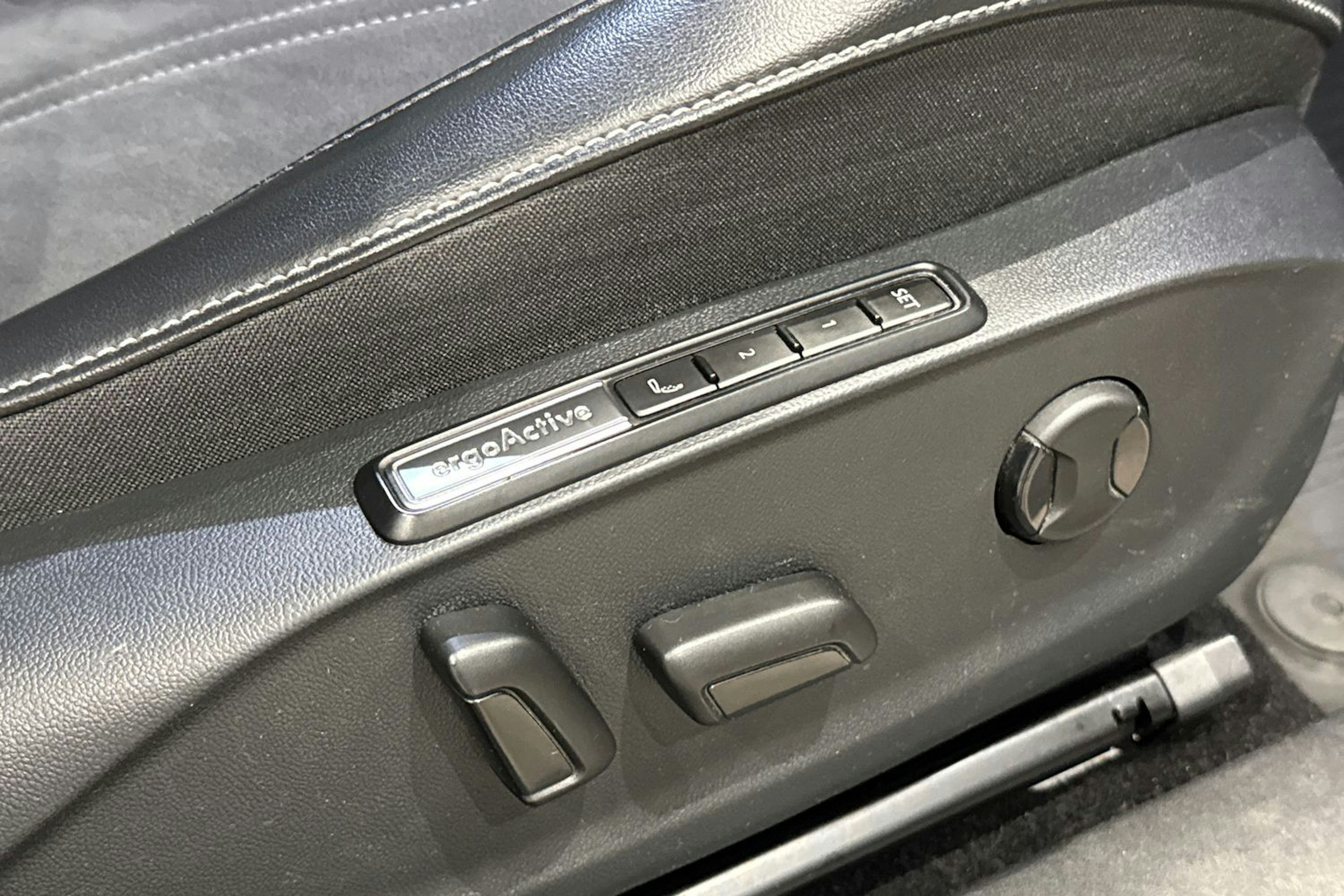 valkoinen Volkswagen ID.7 2024 kuva 17.