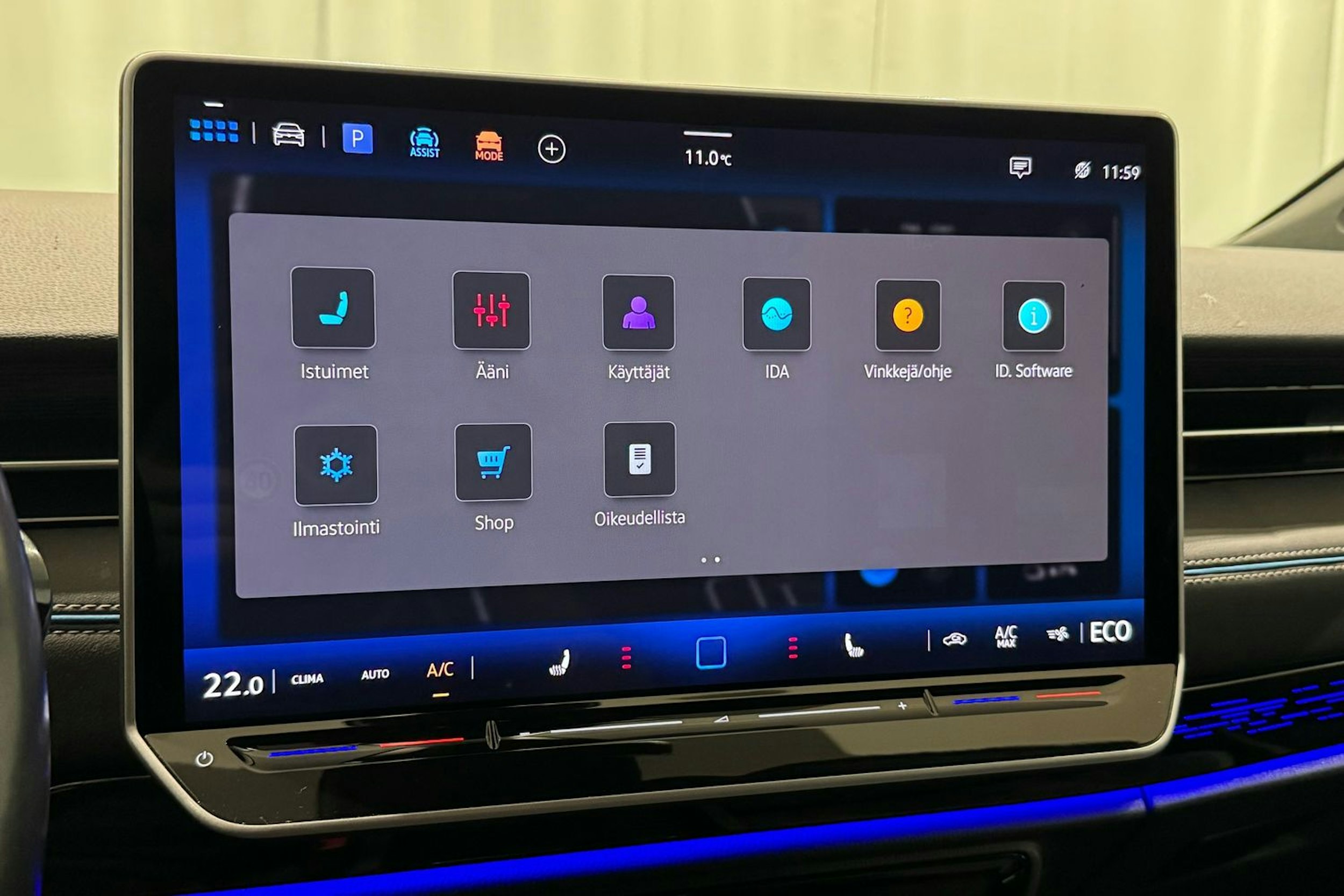 valkoinen Volkswagen ID.7 2024 kuva 22.