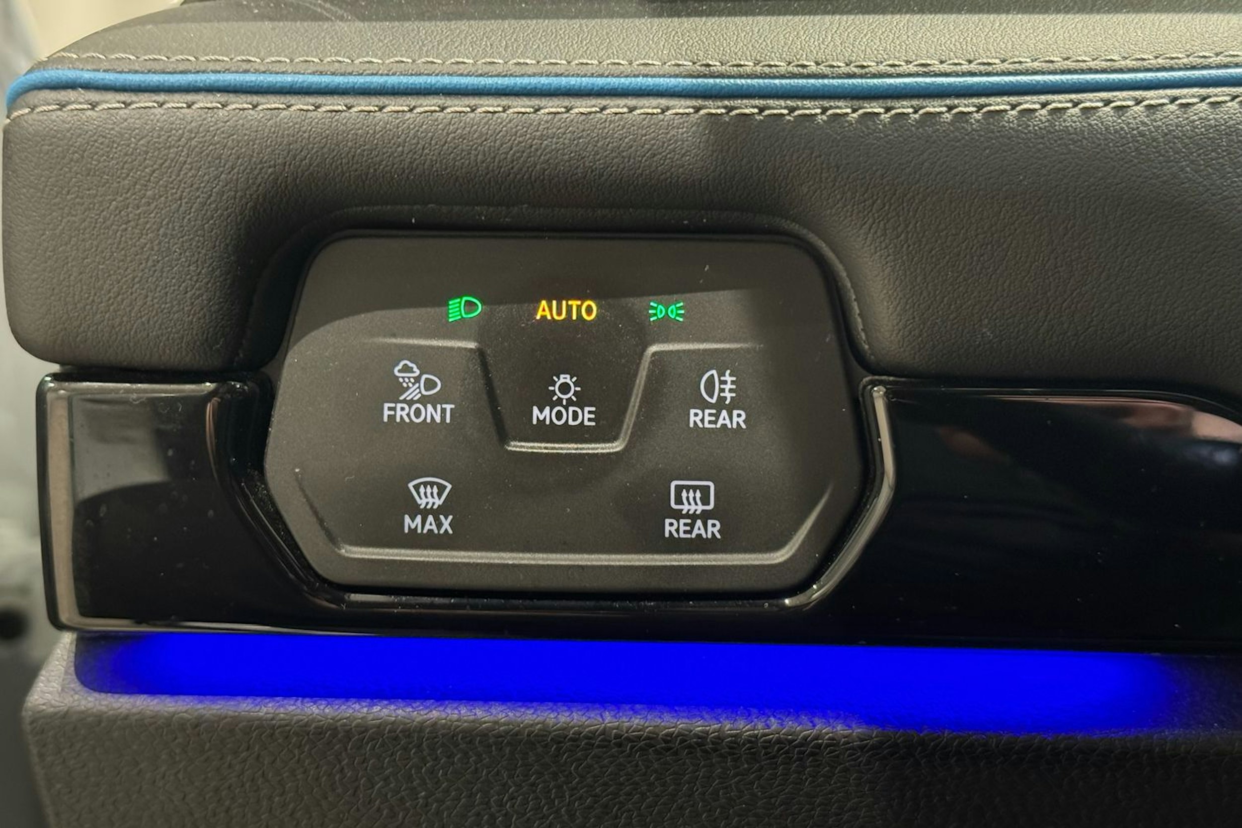 valkoinen Volkswagen ID.7 2024 kuva 31.