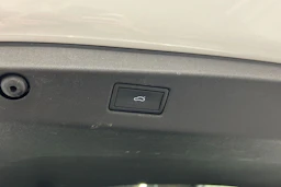 valkoinen Volkswagen ID.7 2024 kuva 14.