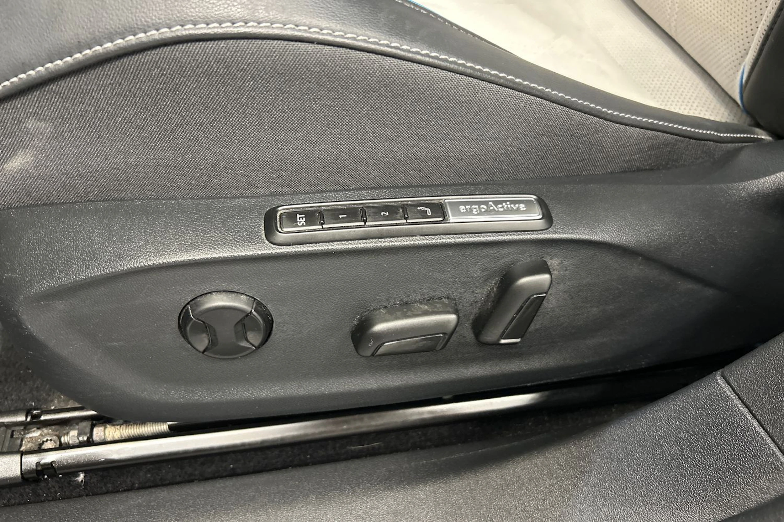 valkoinen Volkswagen ID.7 2024 kuva 17.