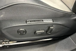 valkoinen Volkswagen ID.7 2024 kuva 17.