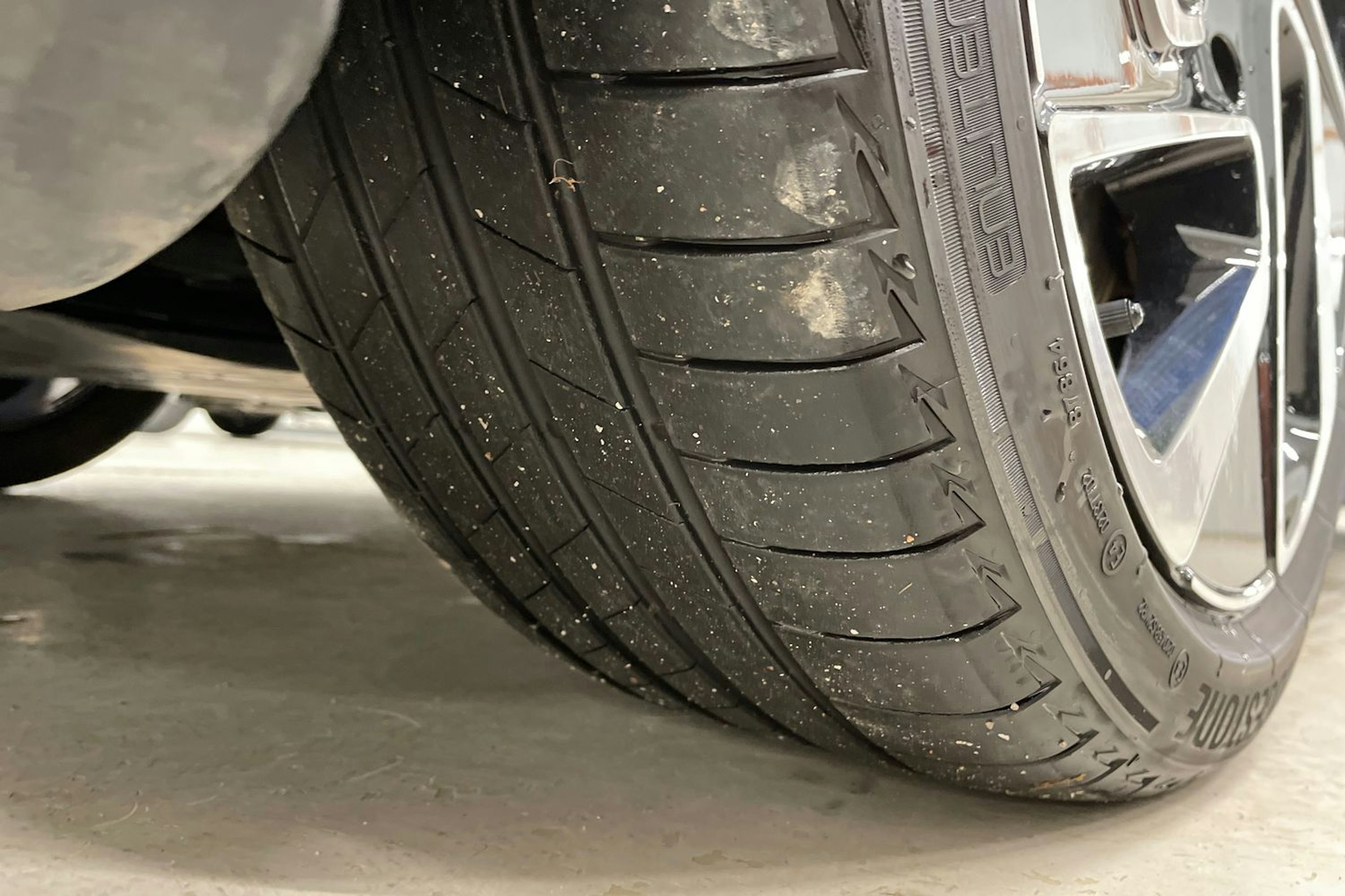 sininen Volkswagen ID.7 2024 kuva 13.