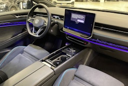 sininen Volkswagen ID.7 2024 kuva 19.