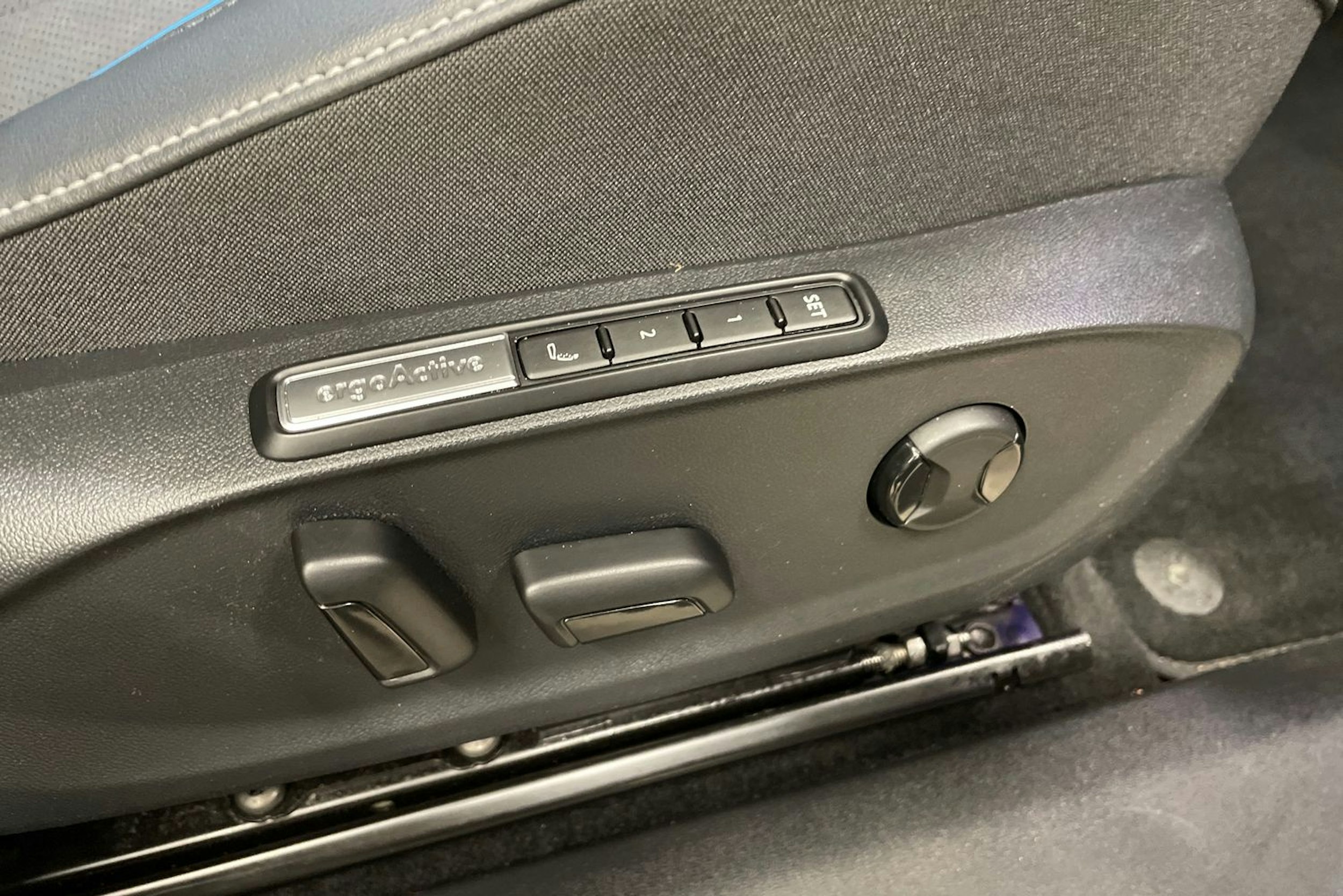 sininen Volkswagen ID.7 2024 kuva 20.