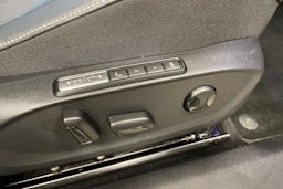 sininen Volkswagen ID.7 2024 kuva 20.