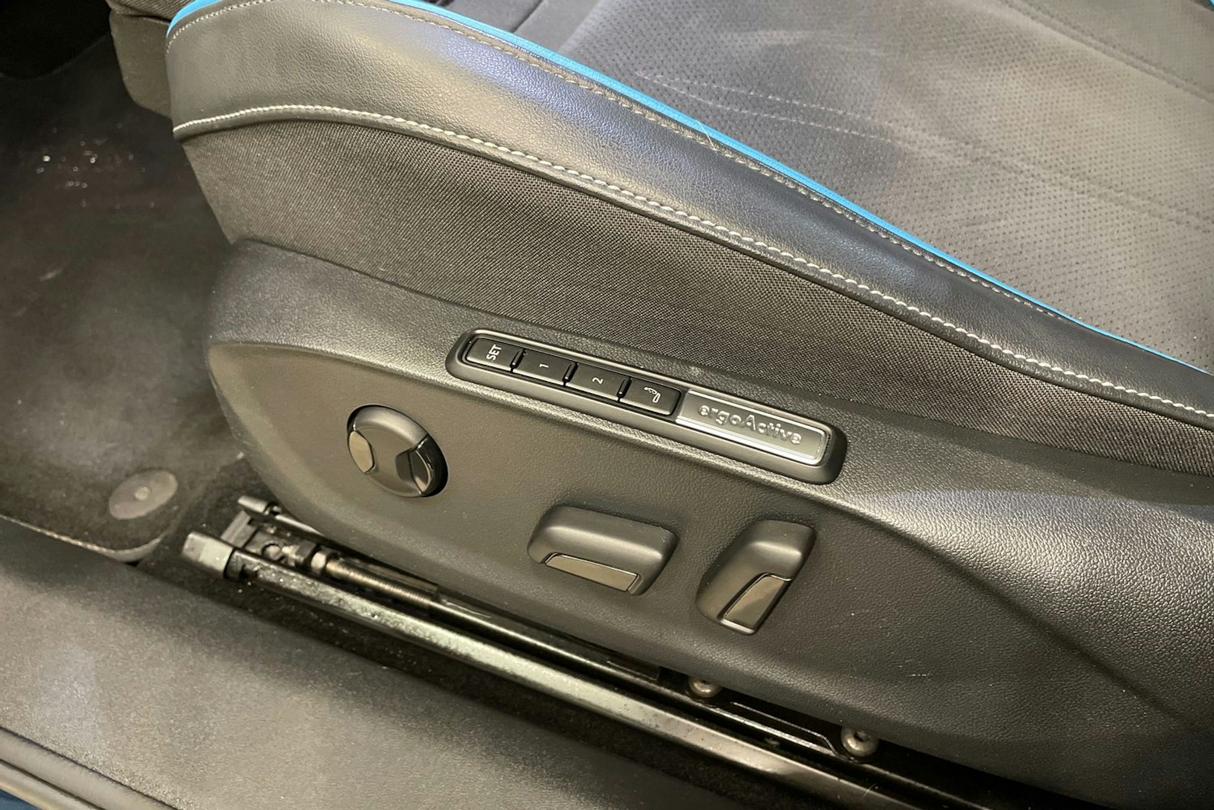 sininen Volkswagen ID.7 2024 kuva 22.