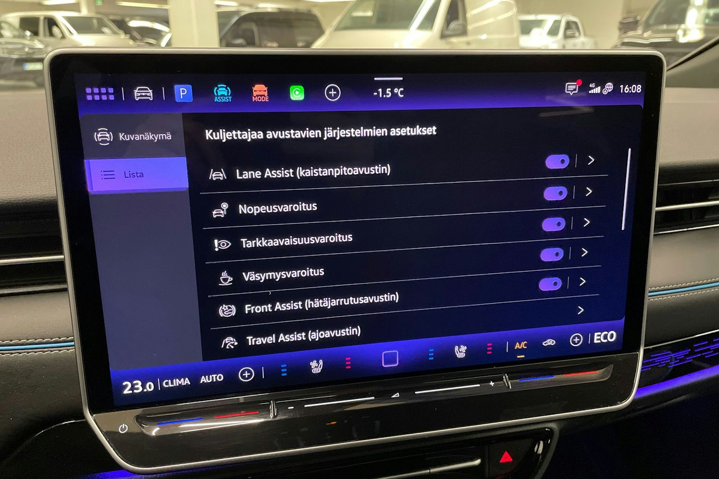 sininen Volkswagen ID.7 2024 kuva 29.