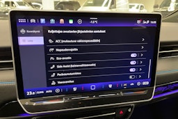 sininen Volkswagen ID.7 2024 kuva 30.