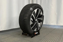 punainen Volkswagen ID.7 2024 kuva 10.