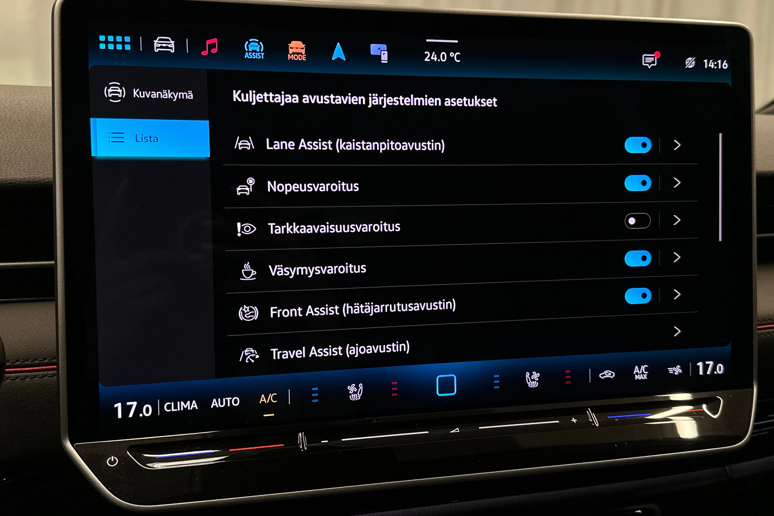 punainen Volkswagen ID.7 2024 kuva 28.