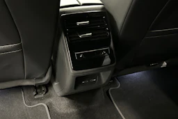 punainen Volkswagen ID.7 2024 kuva 37.