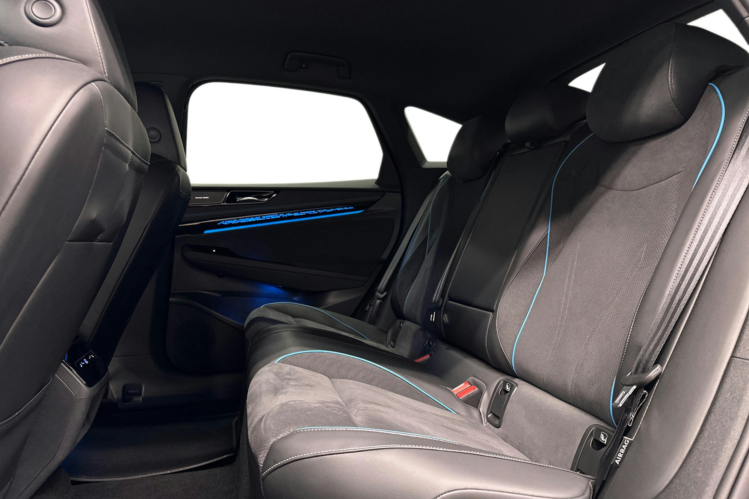 musta Volkswagen ID.7 2024 kuva 10.