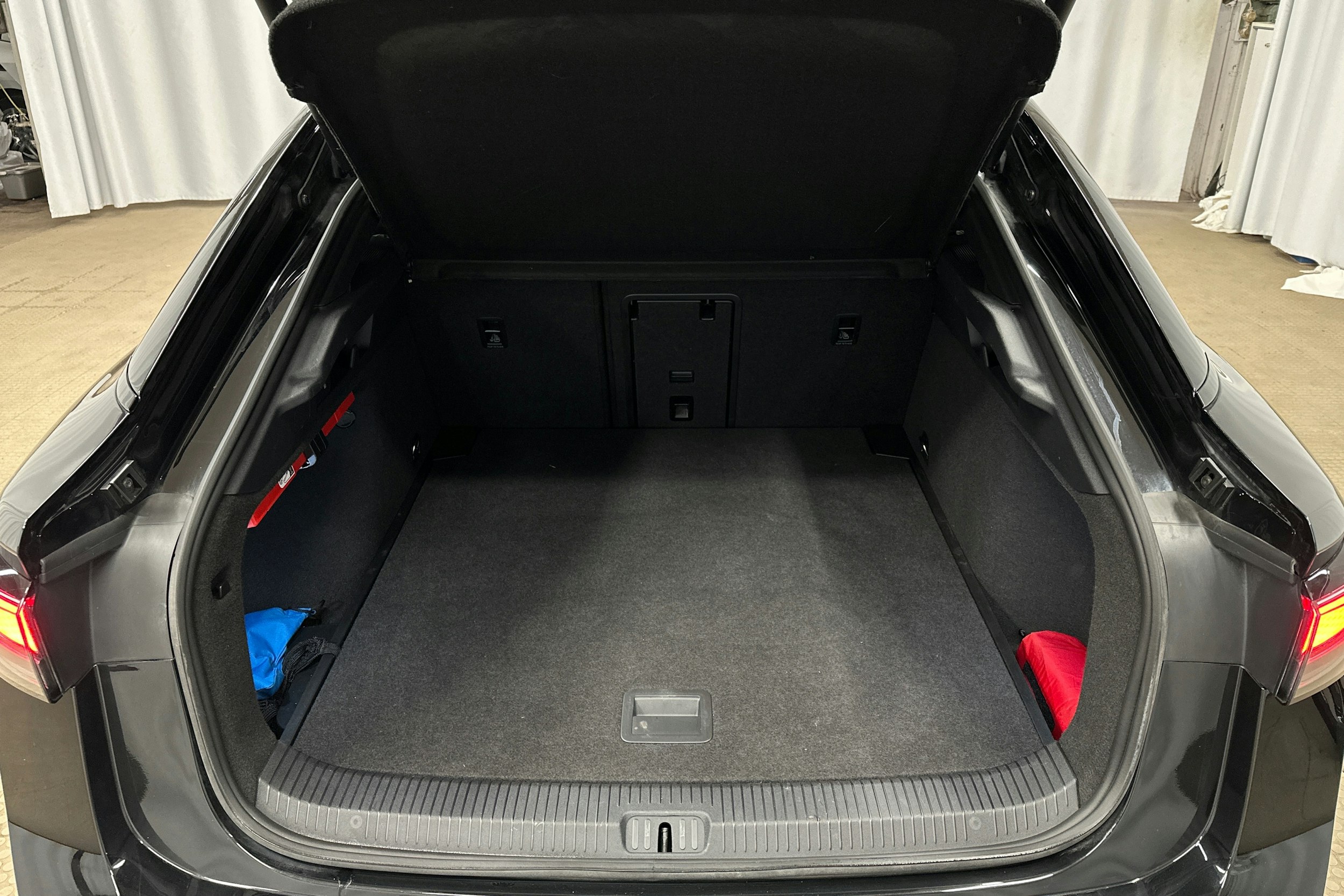 musta Volkswagen ID.7 2024 kuva 14.