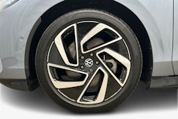 sininen Volkswagen ID.7 2024 kuva 11.