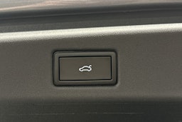 sininen Volkswagen ID.7 2024 kuva 15.