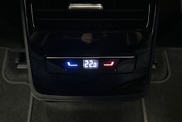 sininen Volkswagen ID.7 2024 kuva 17.
