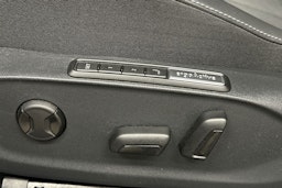 sininen Volkswagen ID.7 2024 kuva 20.
