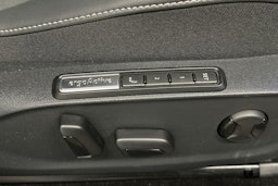 sininen Volkswagen ID.7 2024 kuva 21.