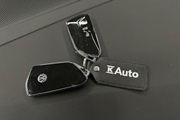 sininen Volkswagen ID.7 2024 kuva 38.