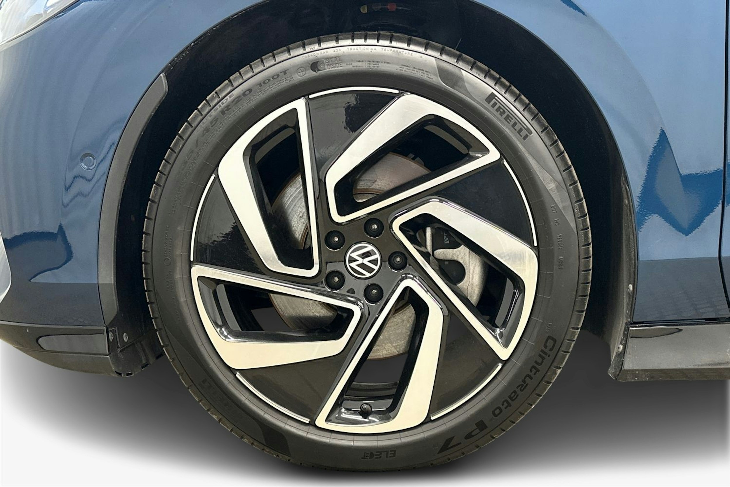 sininen Volkswagen ID.7 2024 kuva 9.