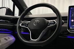 sininen Volkswagen ID.7 2024 kuva 16.