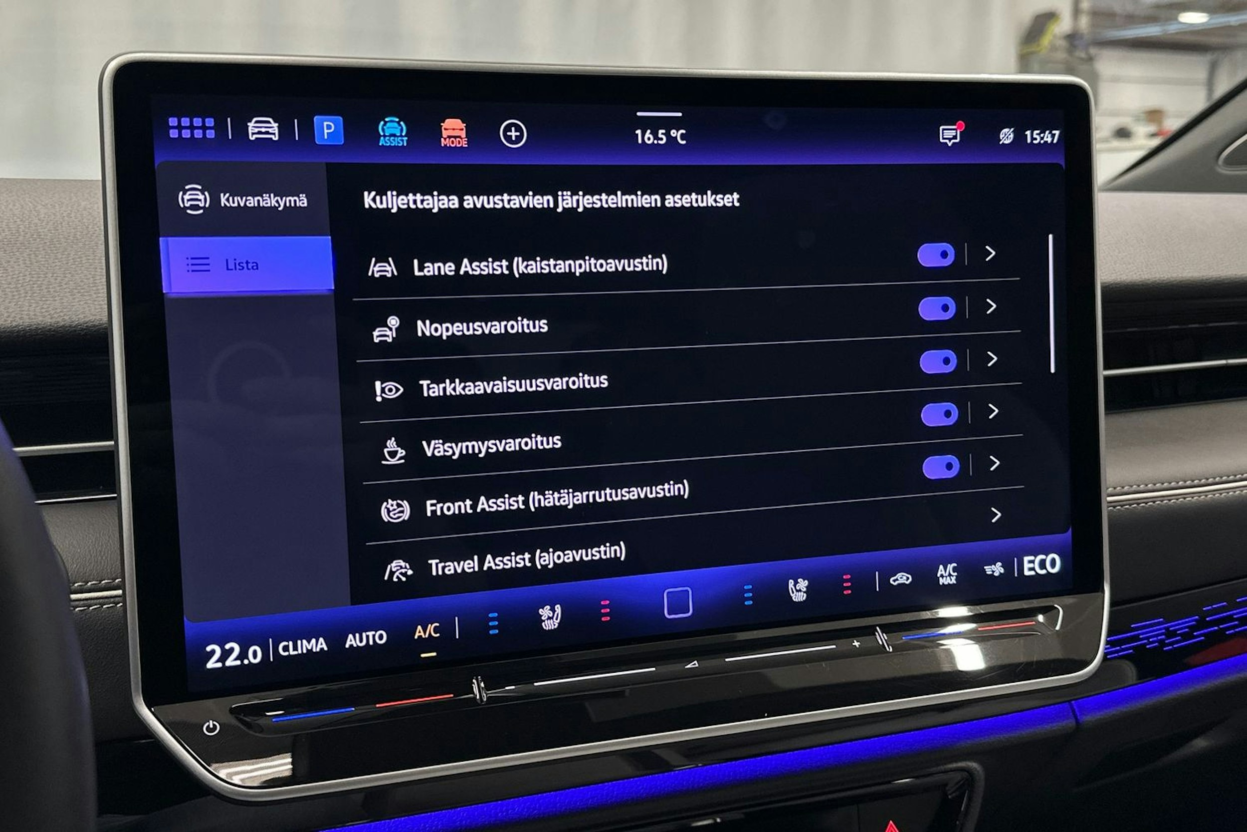 sininen Volkswagen ID.7 2024 kuva 29.