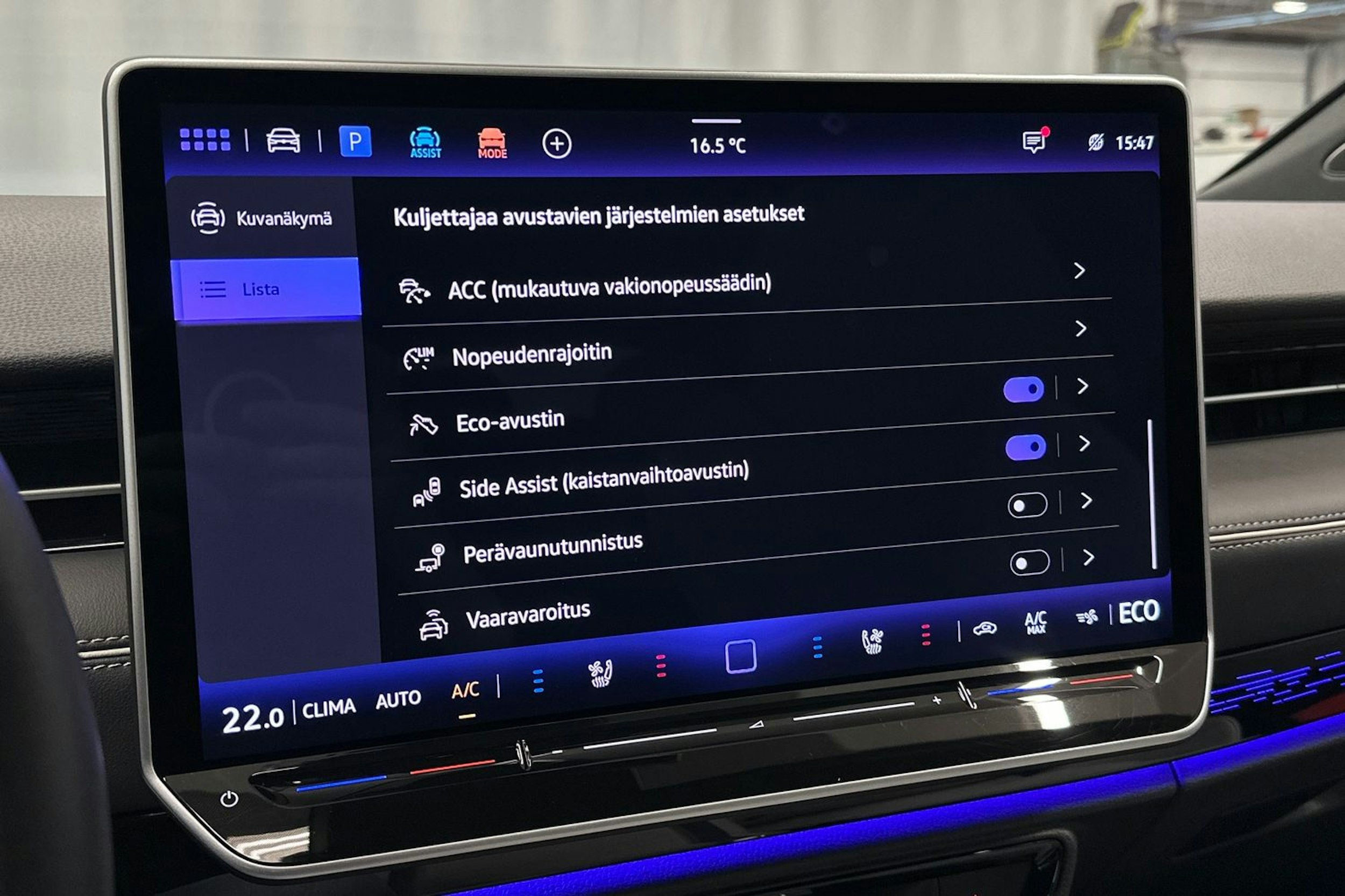 sininen Volkswagen ID.7 2024 kuva 30.