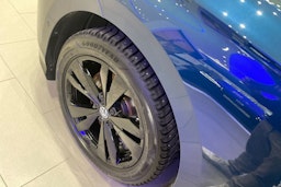 sininen Volkswagen ID.7 2024 kuva 10.