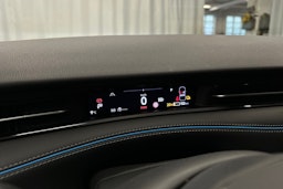 sininen Volkswagen ID.7 2024 kuva 16.