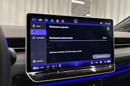 sininen Volkswagen ID.7 2024 kuva 24.
