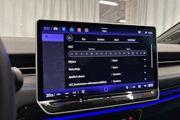 sininen Volkswagen ID.7 2024 kuva 27.