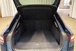 sininen Volkswagen ID.7 2024 kuva 34.