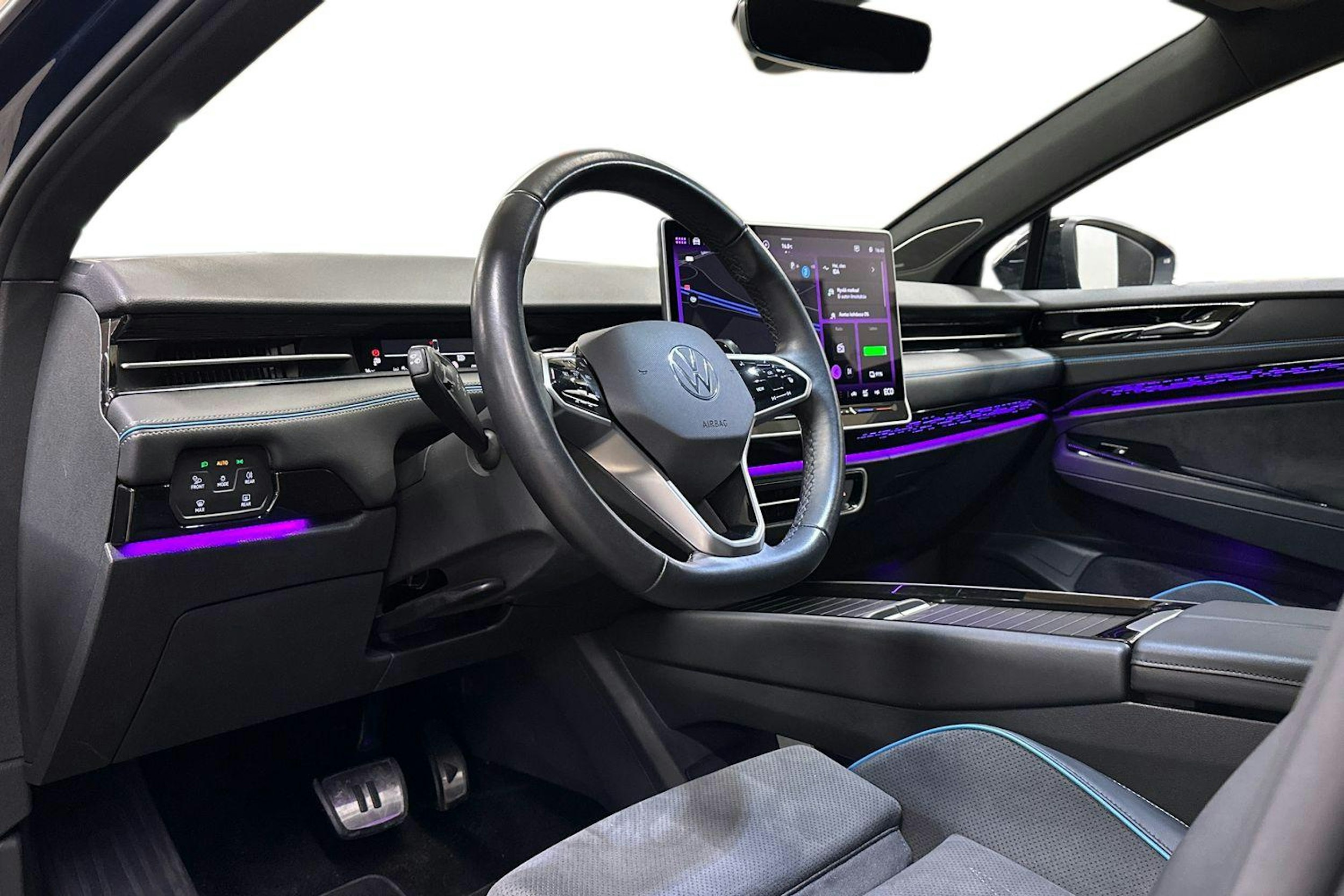 sininen Volkswagen ID.7 2024 kuva 6.