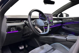 sininen Volkswagen ID.7 2024 kuva 6.