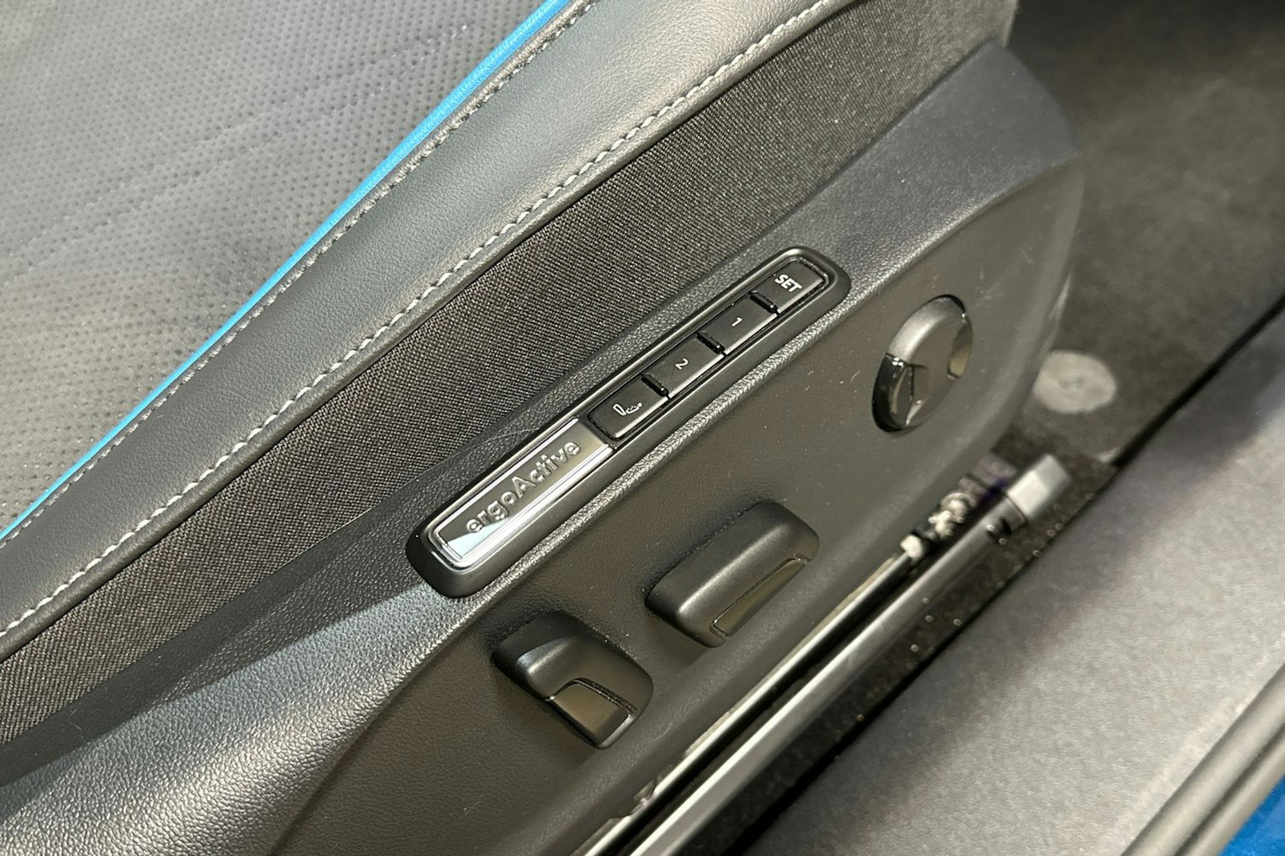 sininen Volkswagen ID.7 2024 kuva 12.