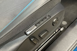 sininen Volkswagen ID.7 2024 kuva 12.