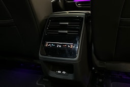 sininen Volkswagen ID.7 2024 kuva 13.