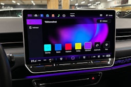 sininen Volkswagen ID.7 2024 kuva 16.