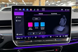 sininen Volkswagen ID.7 2024 kuva 18.