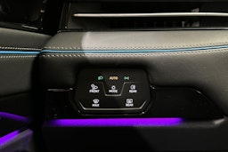 sininen Volkswagen ID.7 2024 kuva 26.