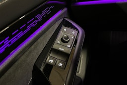 sininen Volkswagen ID.7 2024 kuva 27.